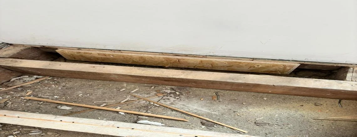 Verwijdering oude houten vloeren, levering en plaatsing nieuwe 22mm OSB-platen-1